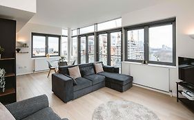 Beautiful Penthouse Apartment With Private Terrace In Greenwich Peninsula