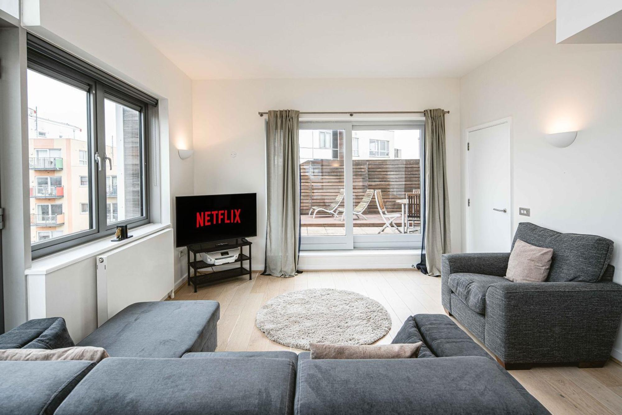 Beautiful Penthouse Apartment With Private Terrace In Greenwich Peninsula London Exterior photo
