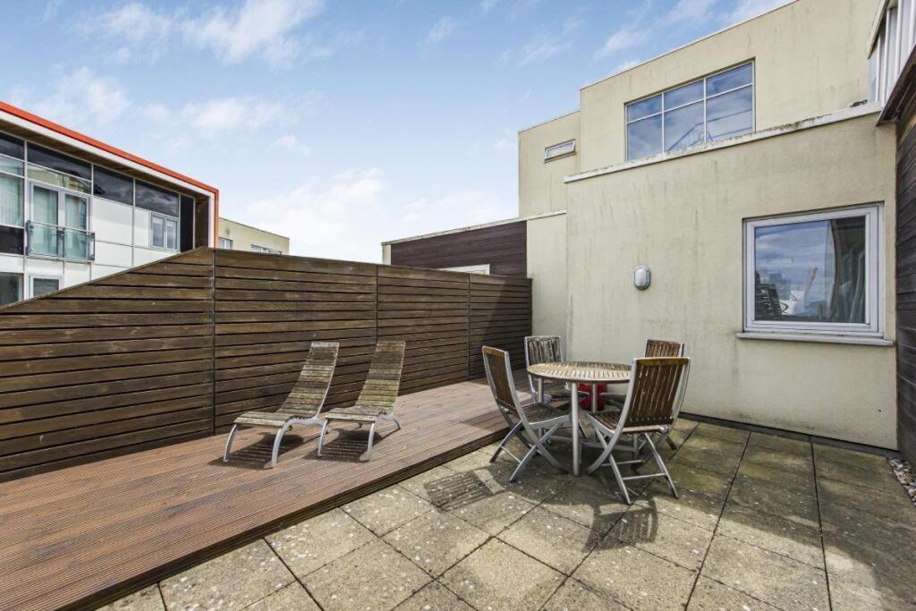 Beautiful Penthouse Apartment With Private Terrace In Greenwich Peninsula London Exterior photo